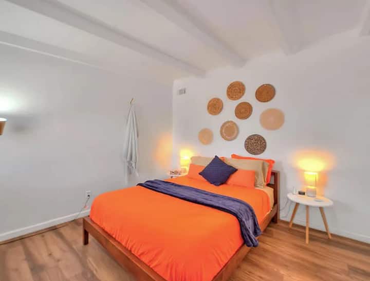 Cama tamaño queen. 