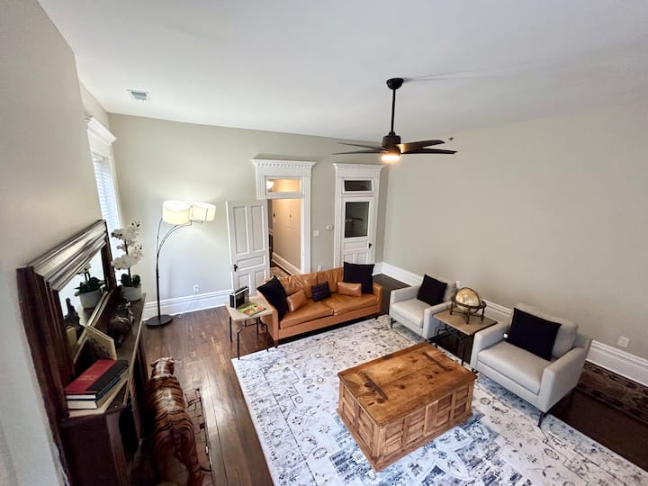 Historic Distillery View Apartment. King Beds! - Lexington, KY