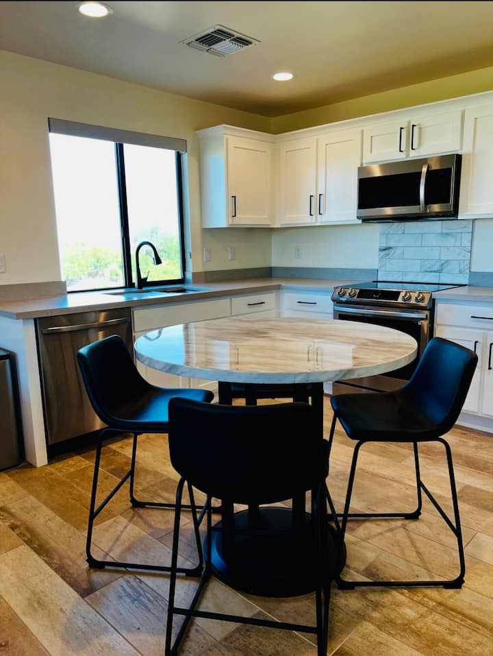 King Suite, full bth & ktchn, private, pickleBall