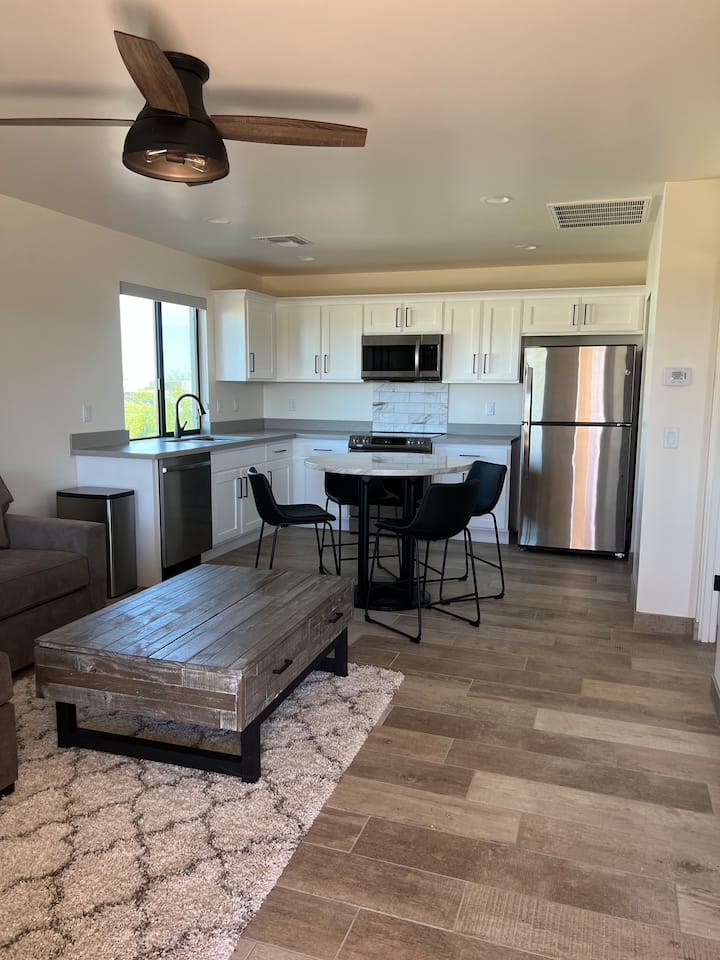 King Suite, full bth & ktchn, private, pickleBall