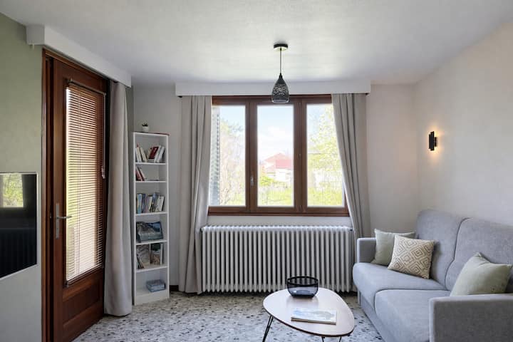 Les Cantinières T2 Rénové * Jardin & Parking - Bourgoin-Jallieu