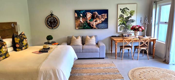 C'est La Vie 3: Self-catering Apartment For Adults - Franschhoek
