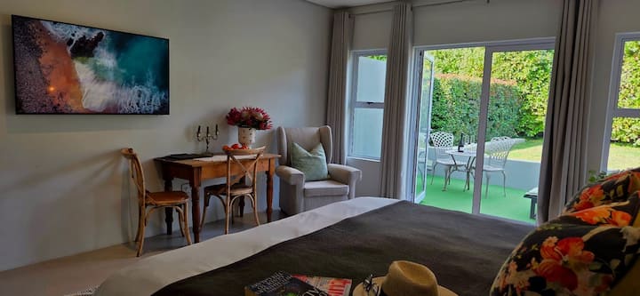 C'est La Vie 4: Self-catering Apartment For Adults - Franschhoek