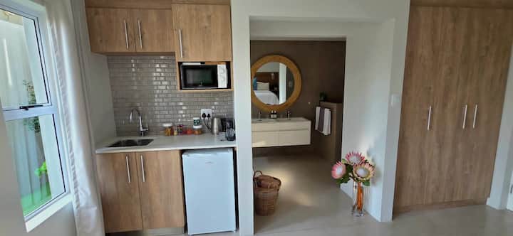 C'est La Vie 5: Self-catering Apartment For Adults - Franschhoek