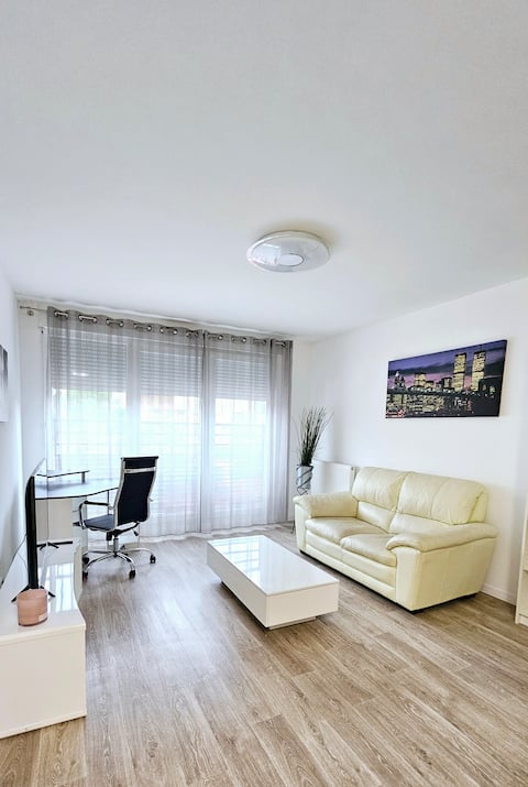 Quiet two-room apartment near Orly