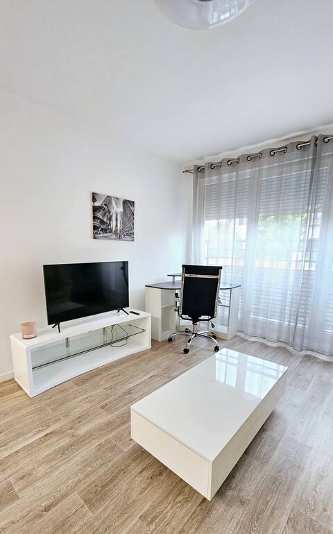 Quiet and cozy 2 bedroom apartment near Orly