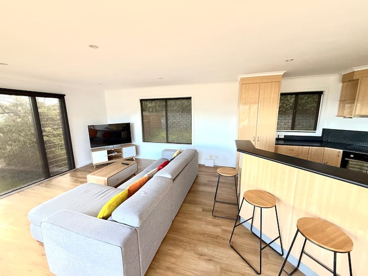 The Tranmere Escape - River Views - Hobart