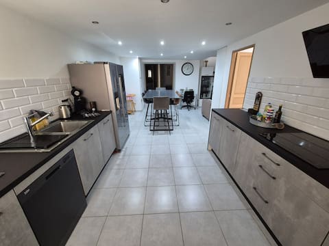3-room house, 2 bedrooms, terrace & parking space