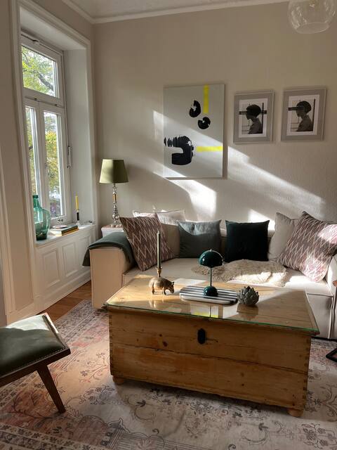 Popular Airbnb listing: Fantastic apartment in the general district with balcony in Hoheluft West