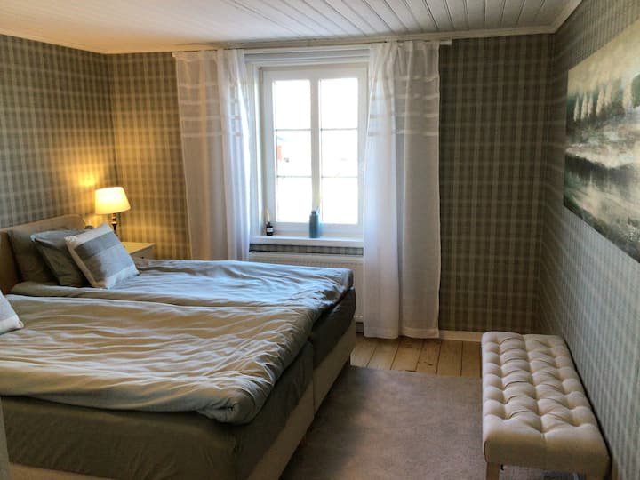 Dubbelrum
Säng:
200 cm x 200 cm