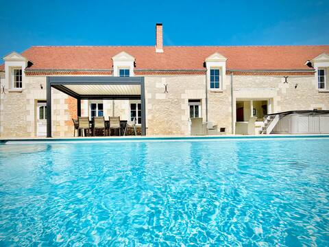 Beautiful farmhouse with pool and hot tub