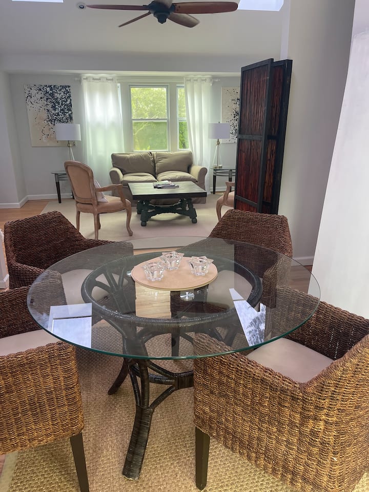 Private Floor With Back Deck In Southampton - Les Hamptons, NY