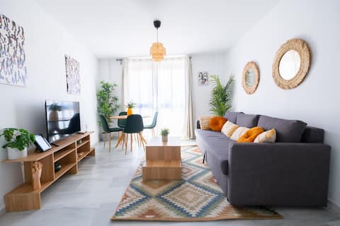 Popular Airbnb listing: OLIVER: QUIET DOWNTOWN APARTMENT WITH PARKING in Olletas