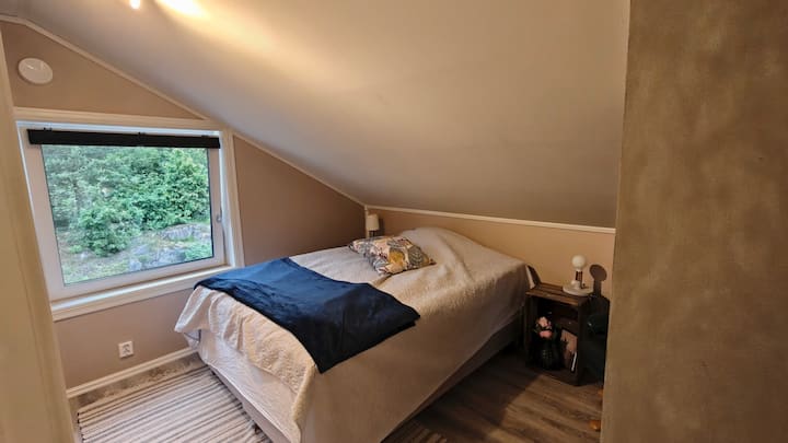 2. poschodie – spálňa s manželskou posteľou (Š150xD200cm)