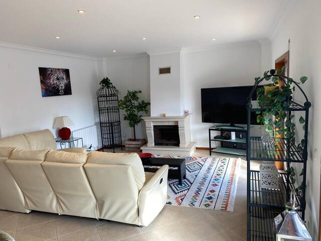 Large Villa – Heated Pool – Ericeira Center 5 mins gallery image 3