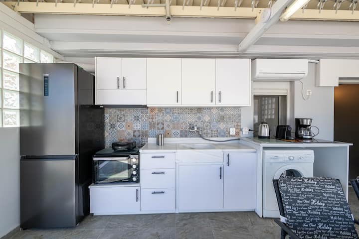 Myrto Luxurious Top Floor Studio - Kalamata