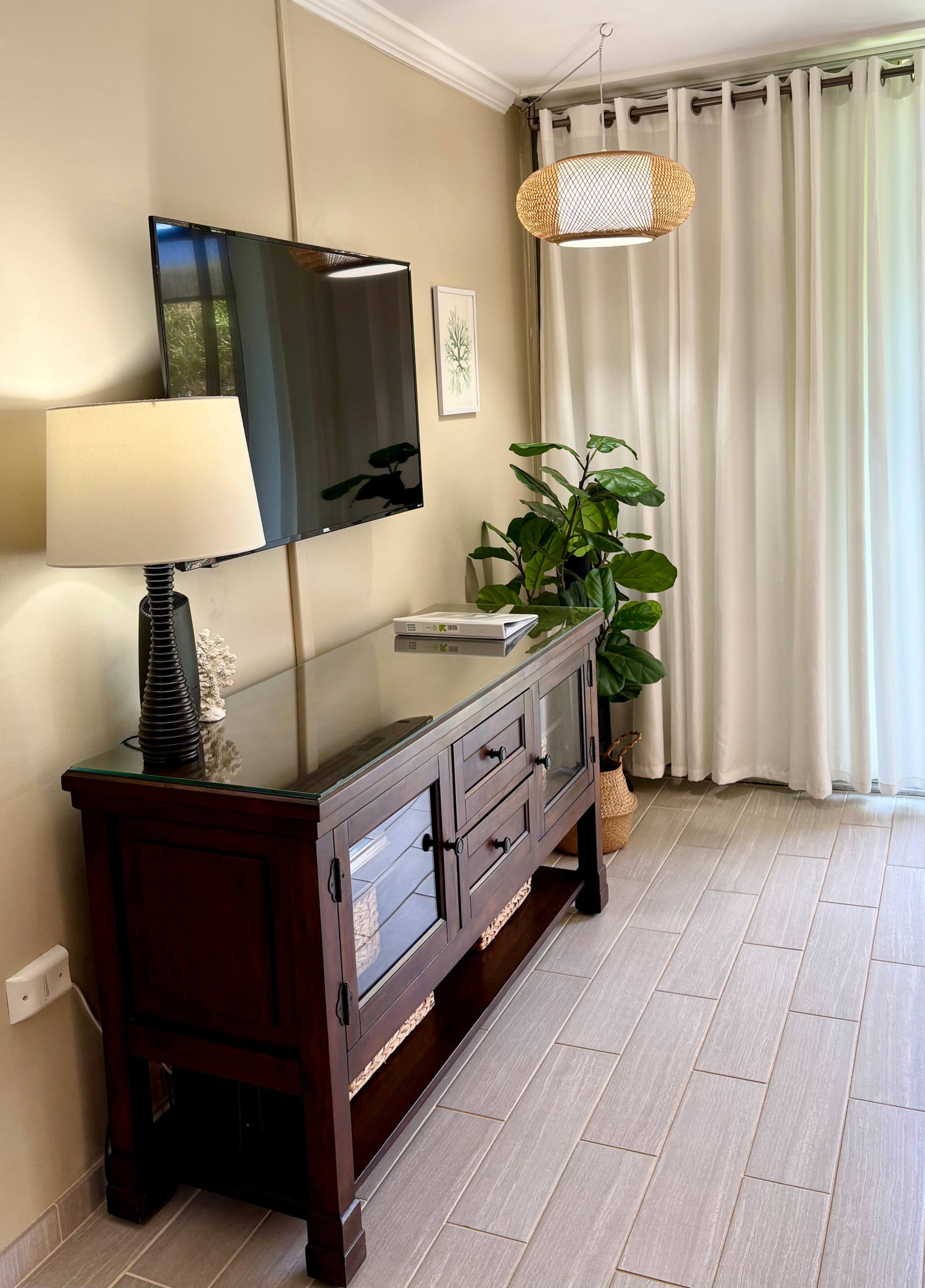 Condo in Lahaina · ★4.96 · 1 bedroom · 2 beds · 1 private bath - Image 6