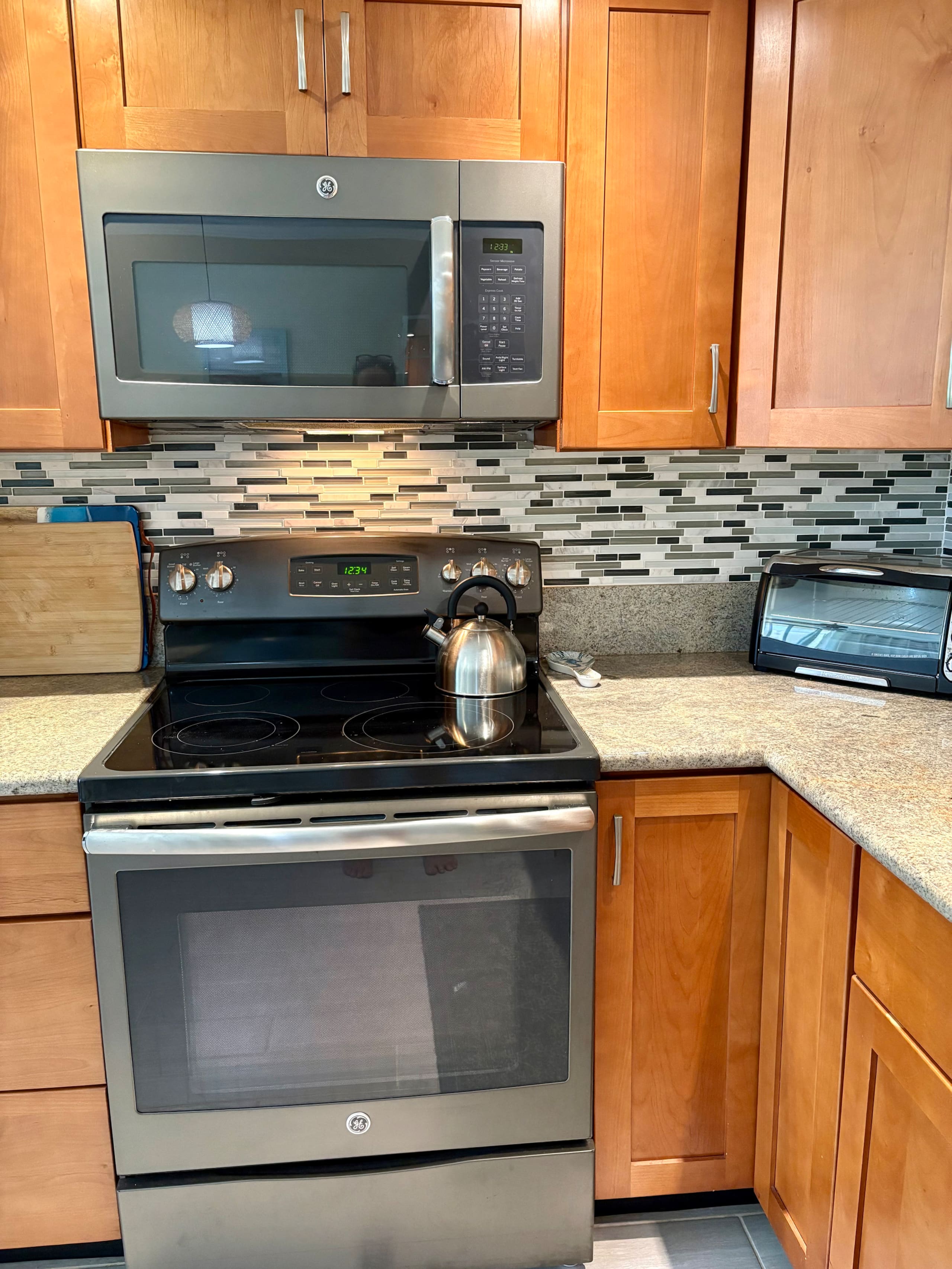 Condo in Lahaina · ★4.96 · 1 bedroom · 2 beds · 1 private bath - Image 10