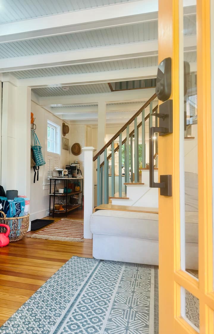 In Town Cozy-cottage-glam W/ Fab Backyard 2bd/2b - Oak Bluffs, MA