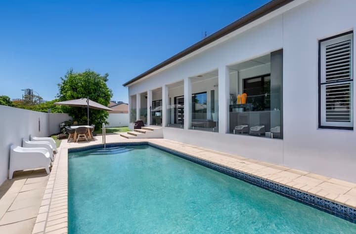 Broadbeach 5br Fun Pool, Sports & Walk To Beach! - 衝浪者天堂