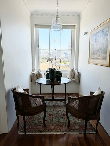 Bridgerton Style Apartment with Harbour views