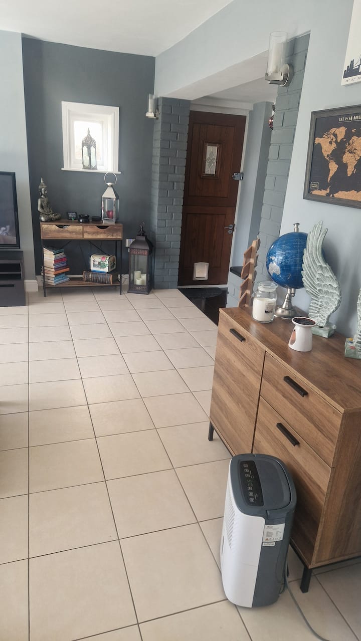 Lovely 1 Bedroom Flat With Parking And Garden! - Bournemouth