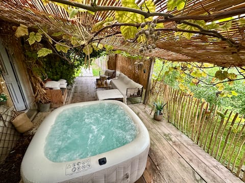 Equestrian farm cottage with Jacuzzi