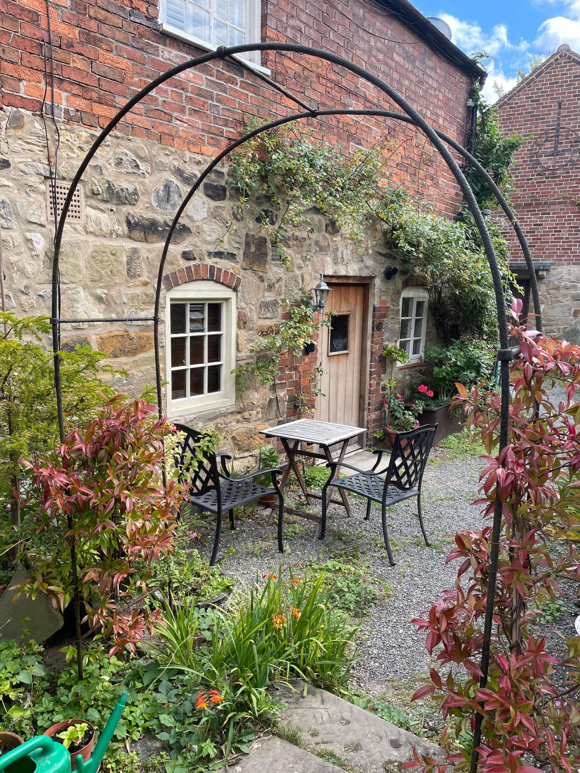 Spacious 1 bedroom Accommodation with Free Parking