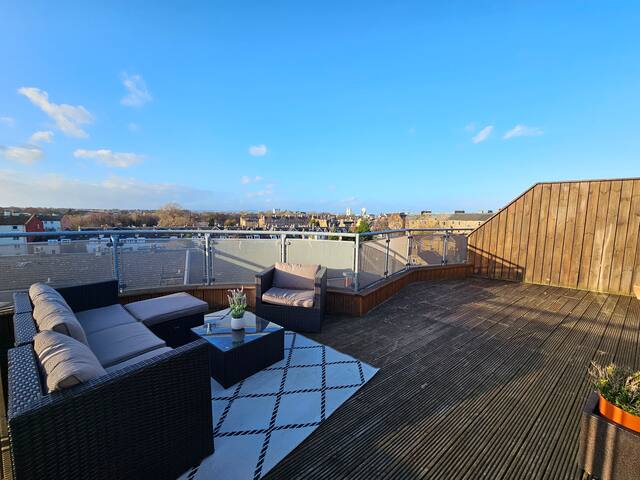 Rooftop Retreat gallery image 2