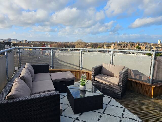 Rooftop Retreat gallery image 4