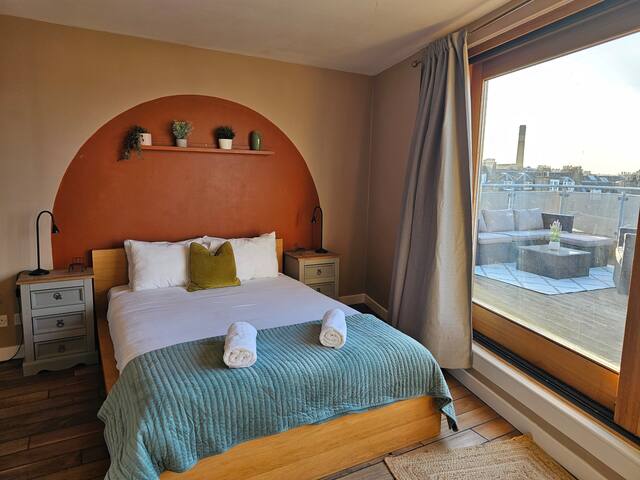 Rooftop Retreat gallery image 3