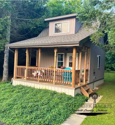 Top Airbnb: Country Retreat on Faircreek Acres in Norfolk County