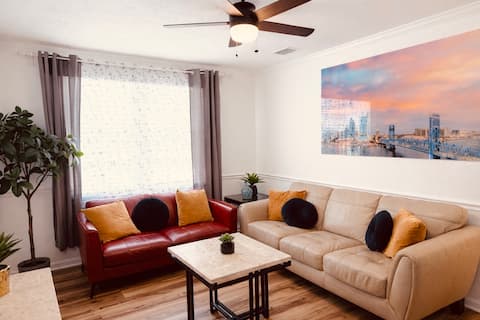 Top Airbnb: Chill Retreat w/ Private Yard • Near Downtown in Southside