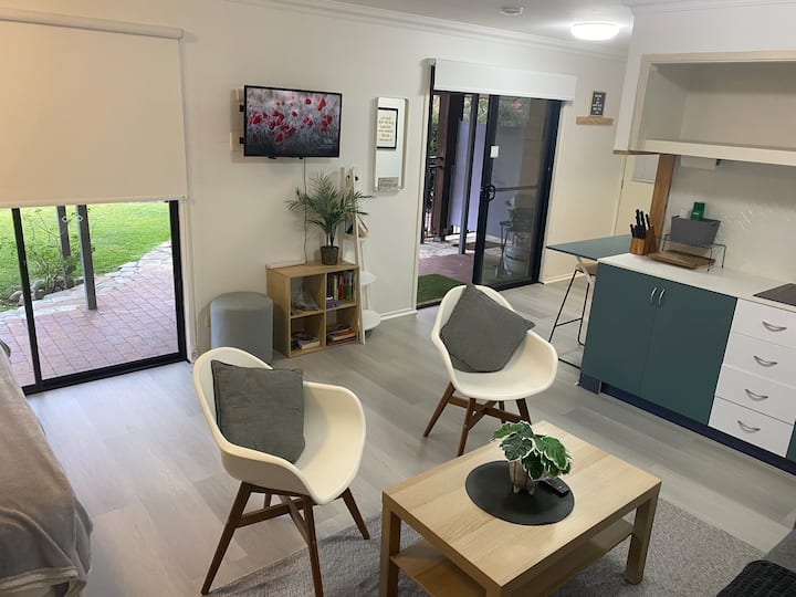 Stylish Self-contained Studio Apartment - Brisbane