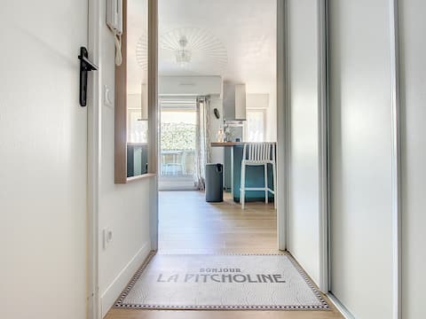 Popular Airbnb listing: La Pitcholine: Studio with balcony, in the Vieux-Port in Marseille