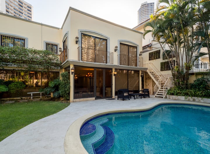 Spacious 6BR House w/ Pool, Gym & King Beds