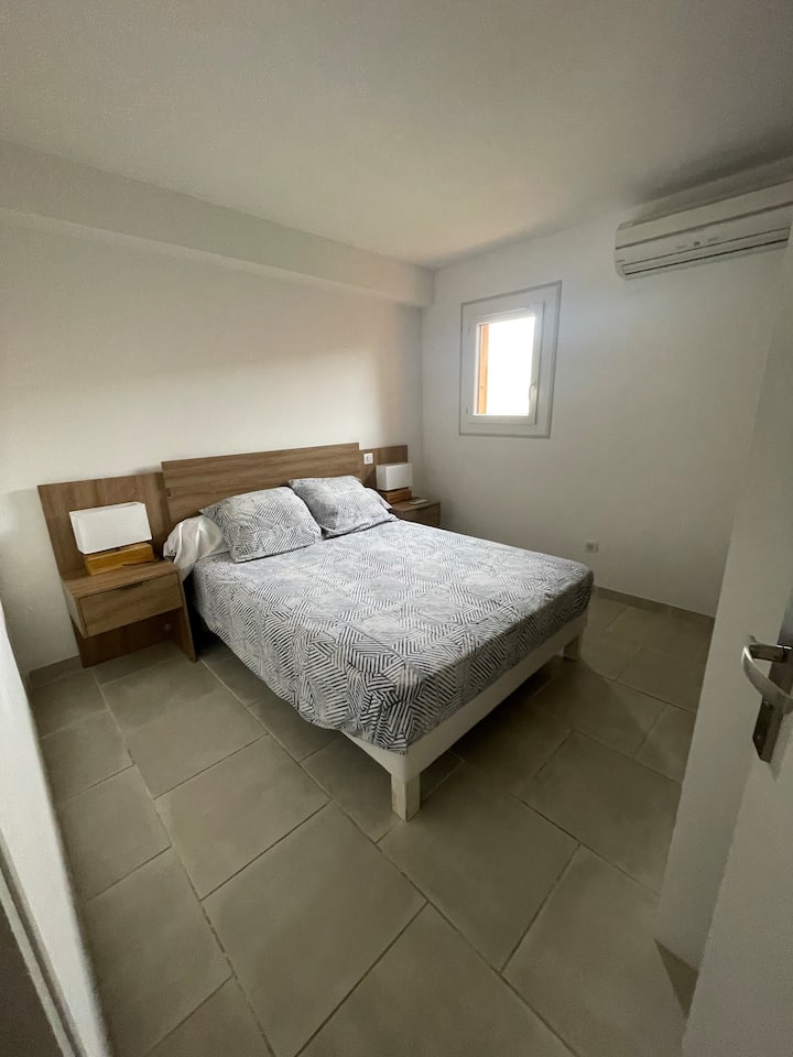 Krevat 140 X 190 me kokë.