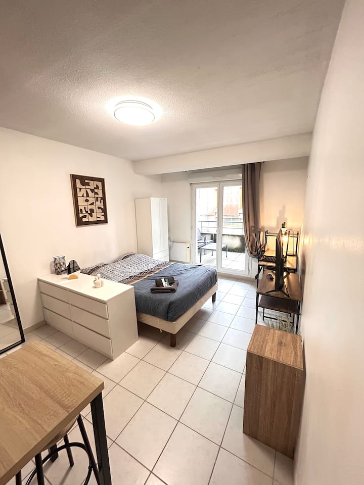 Studio Le 2, Private Parking Free Wifi Transports - Nimes