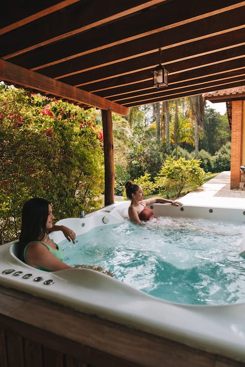 Country House with Jacuzzi, 1 hr 30 min from SP