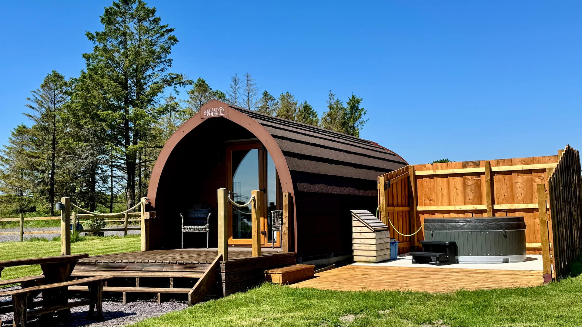 Between Sea and Mountains.Moel y Gest Glamping Pod