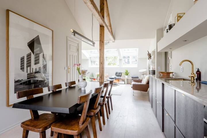 Super central luxurious home by botanical gardens gallery image 2