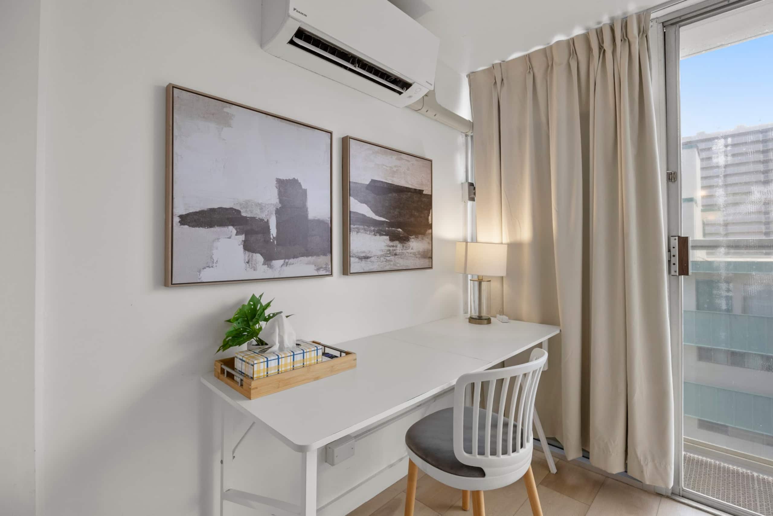 Condo in Honolulu · ★4.96 · 1 bedroom · 5 beds · 1 private bath - Image 36