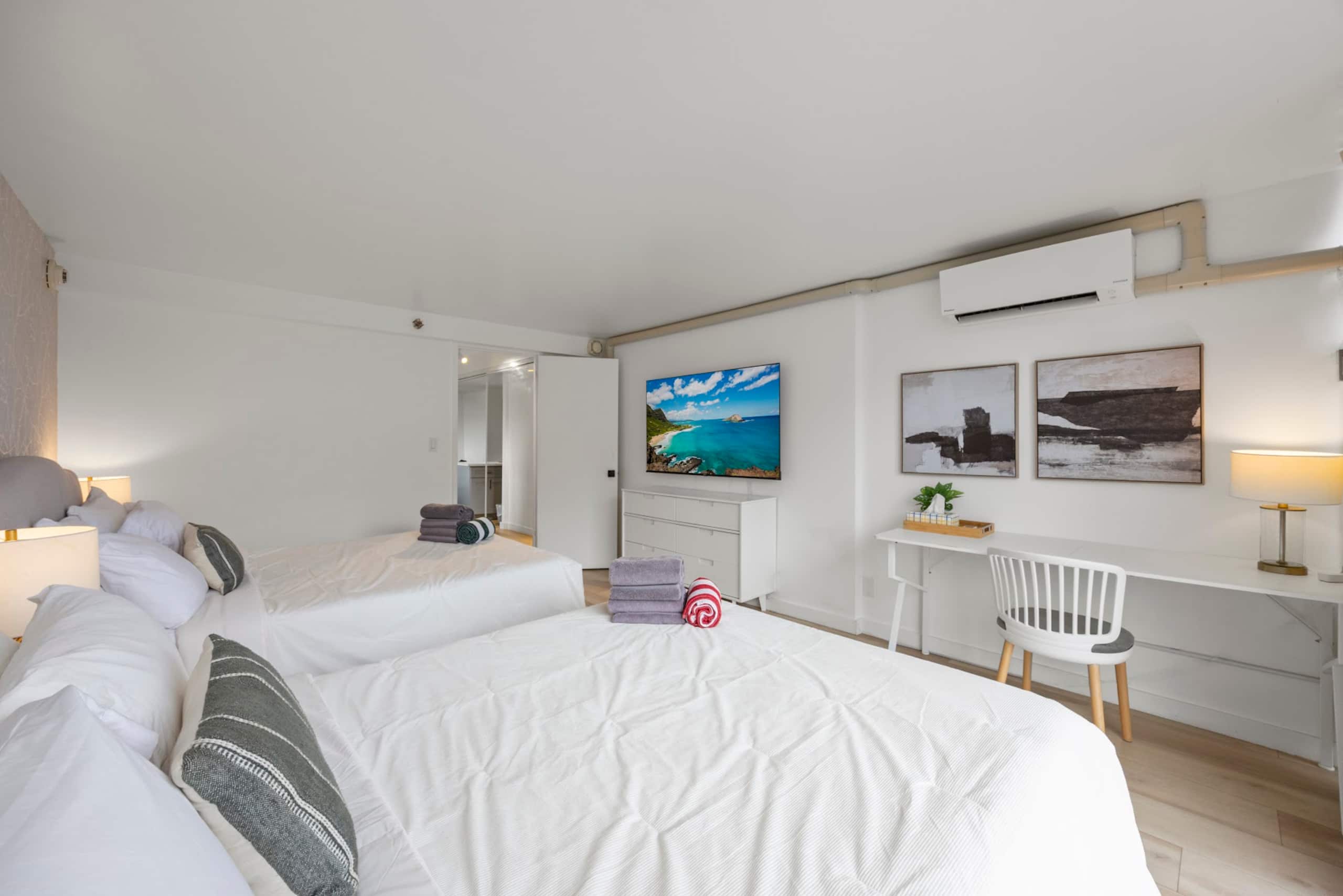 Condo in Honolulu · ★4.96 · 1 bedroom · 5 beds · 1 private bath - Image 35