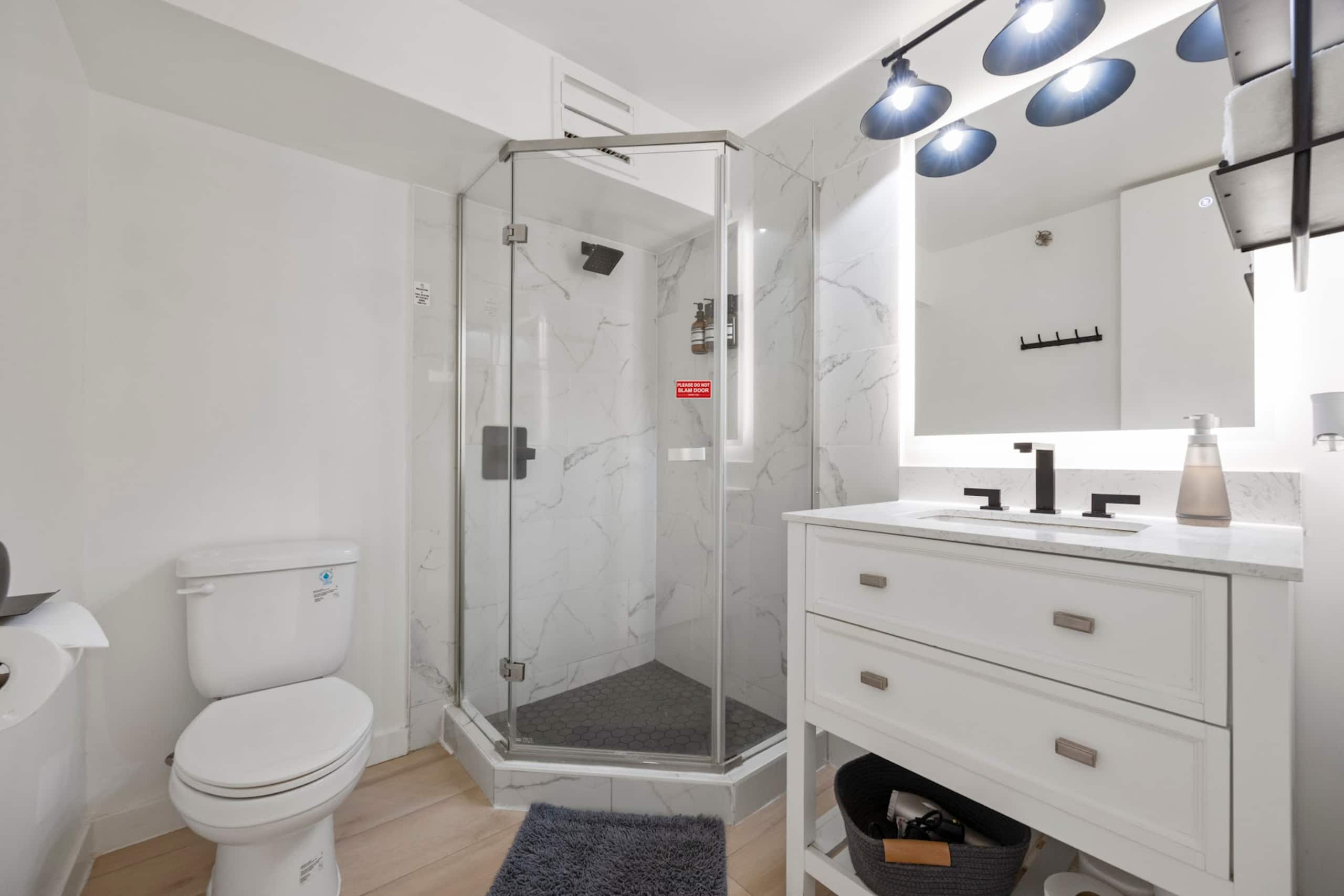 Condo in Honolulu · ★4.96 · 1 bedroom · 5 beds · 1 private bath - Image 43