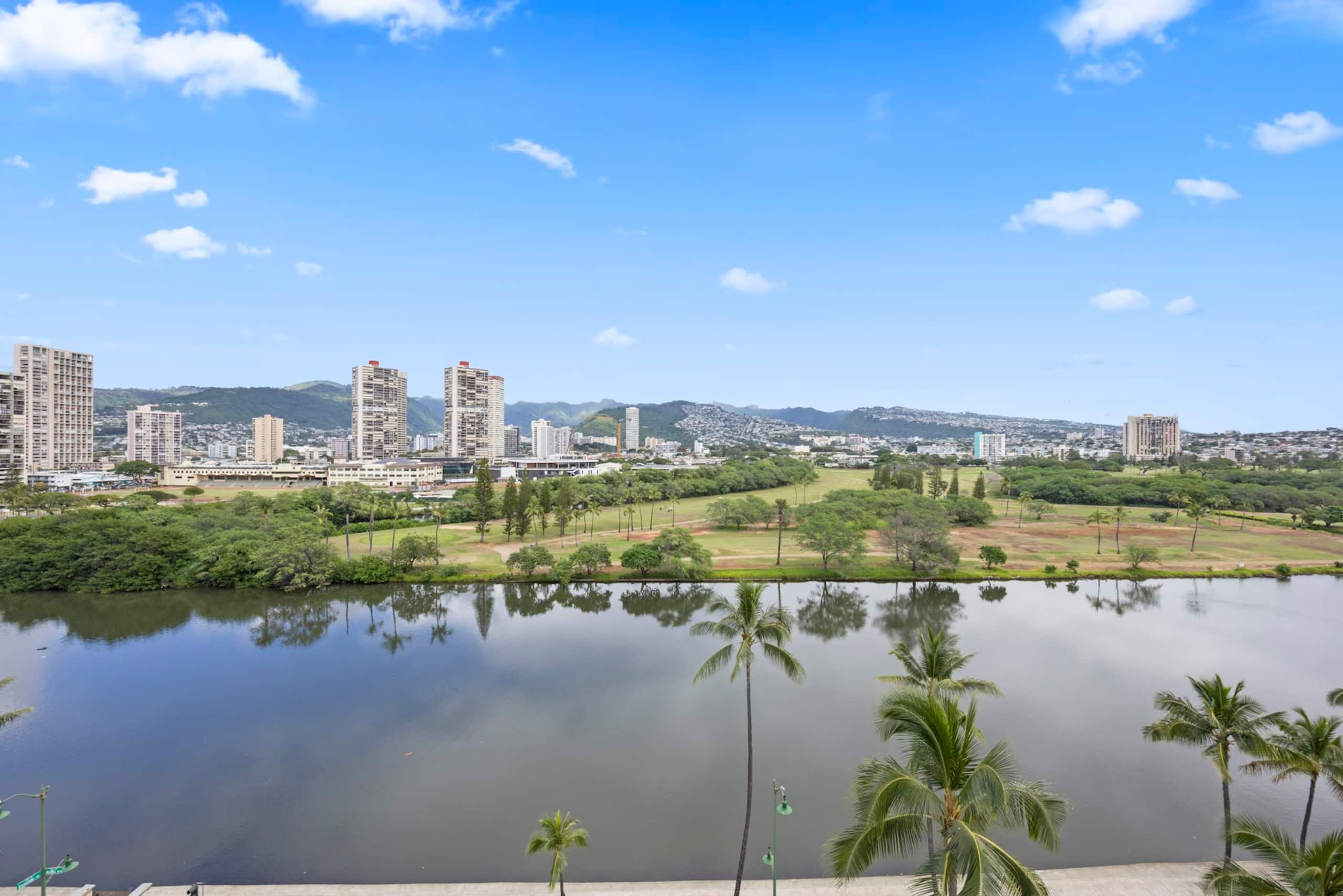 Condo in Honolulu · ★4.96 · 1 bedroom · 5 beds · 1 private bath - Image 17