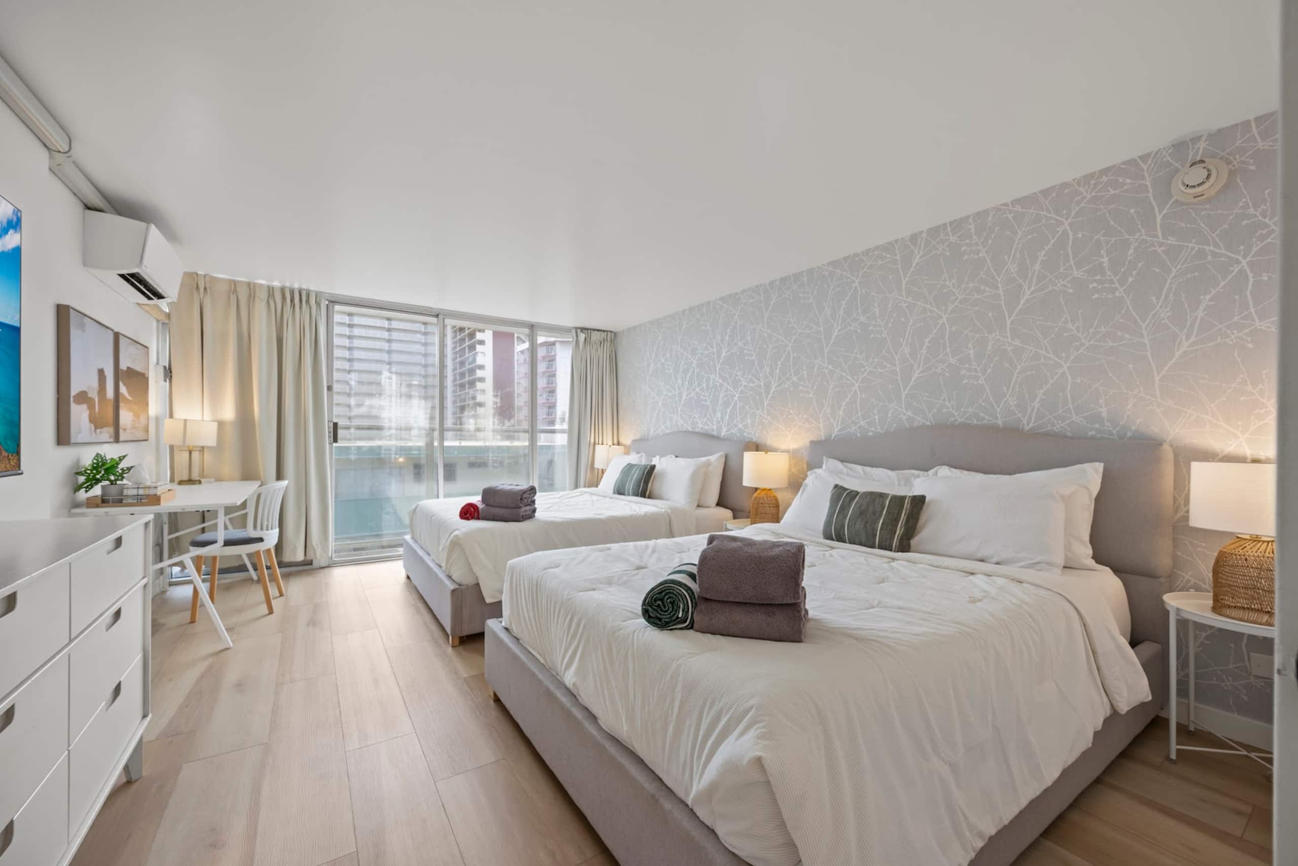 Condo in Honolulu · ★4.96 · 1 bedroom · 5 beds · 1 private bath - Image 34