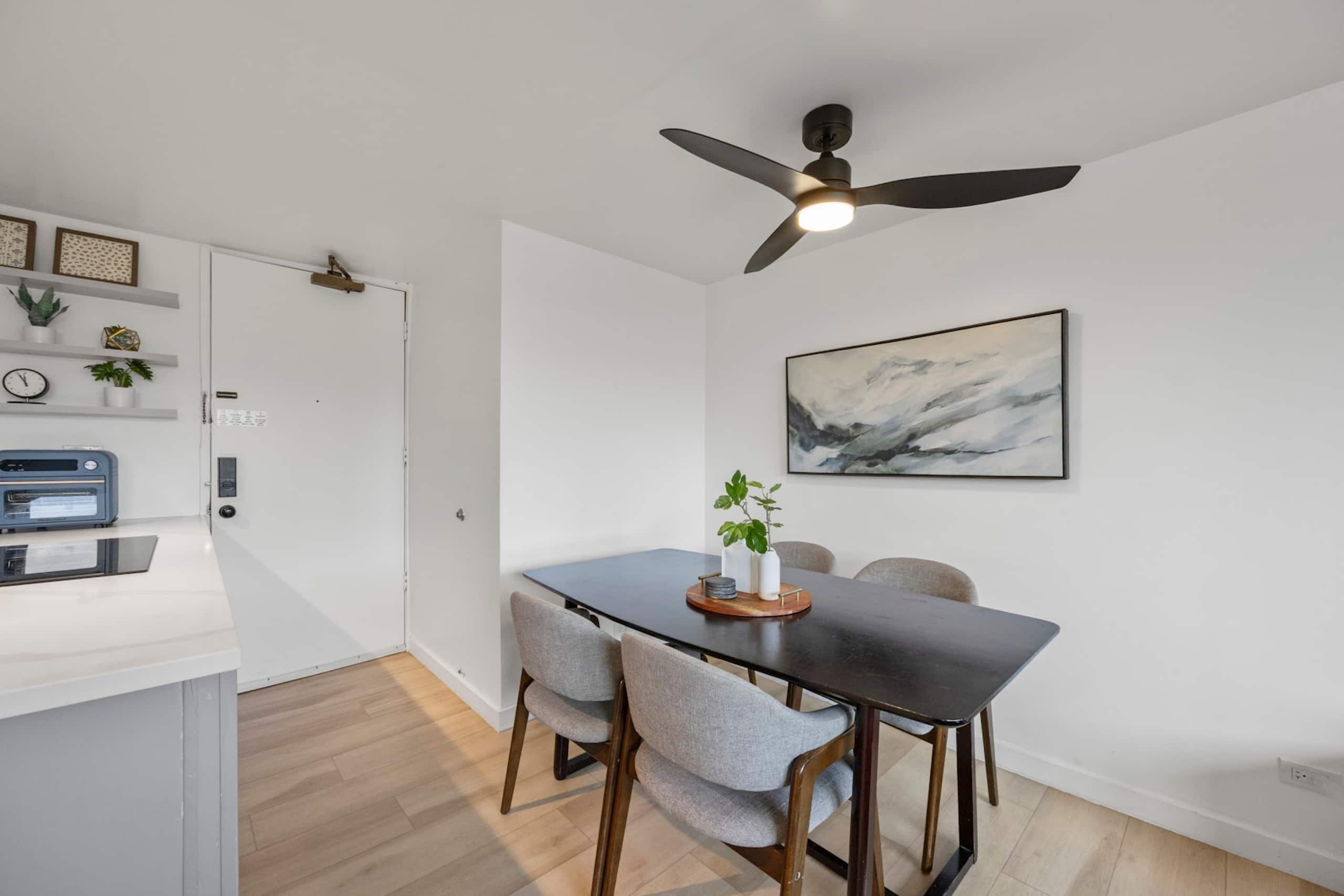 Condo in Honolulu · ★4.96 · 1 bedroom · 5 beds · 1 private bath - Image 31