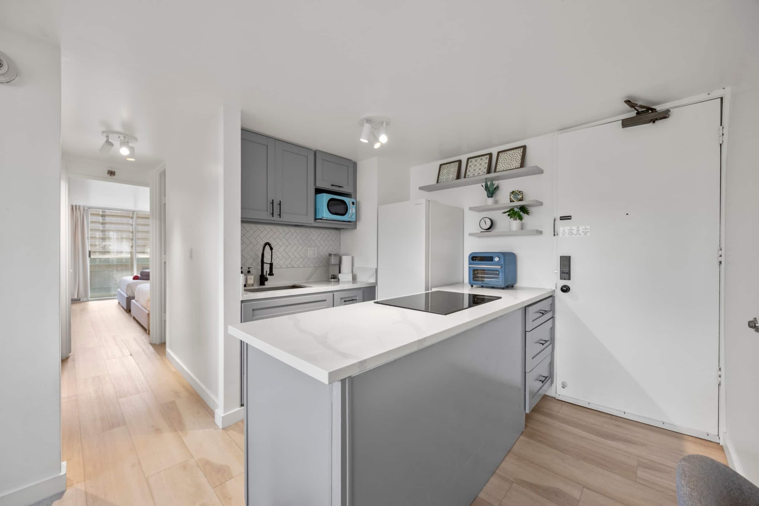 Condo in Honolulu · ★4.96 · 1 bedroom · 5 beds · 1 private bath - Image 18