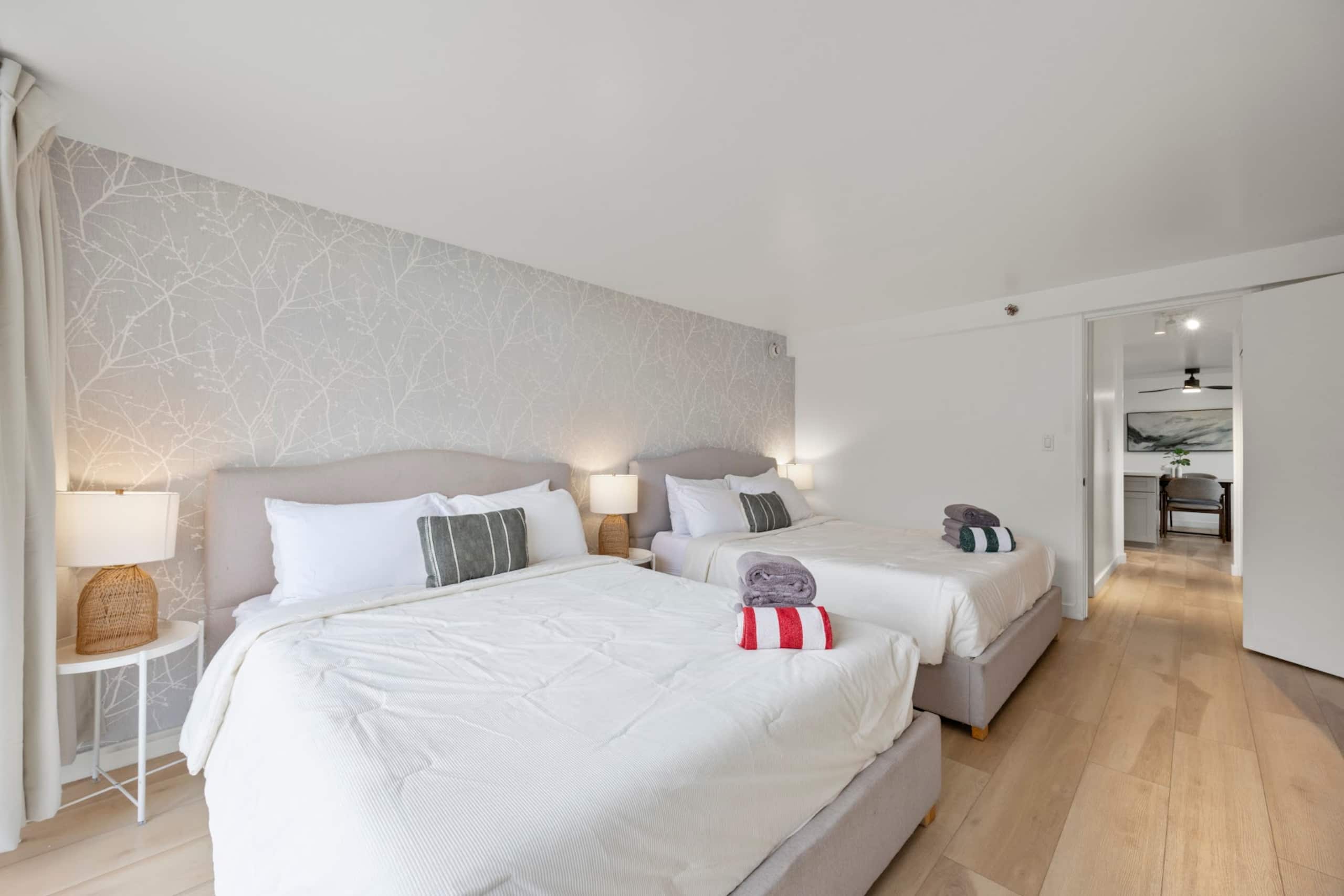 Condo in Honolulu · ★4.96 · 1 bedroom · 5 beds · 1 private bath - Image 1