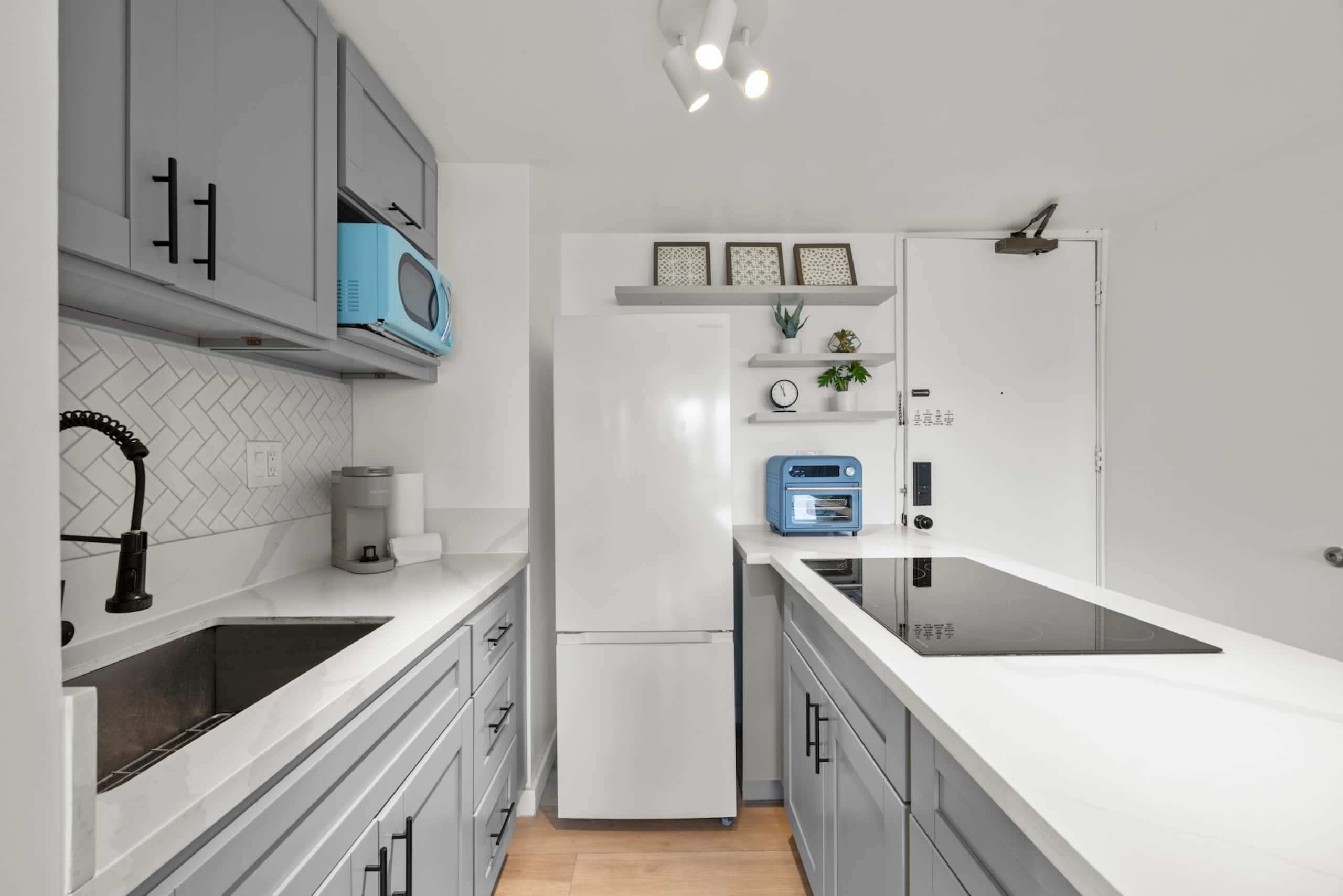 Condo in Honolulu · ★4.96 · 1 bedroom · 5 beds · 1 private bath - Image 24